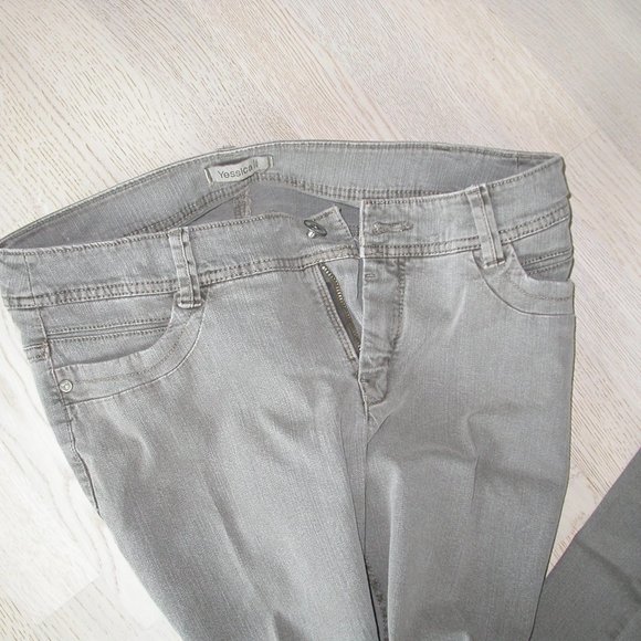 Light Brown Denim Yessica (German) Skinny Jeans - Picture 2 of 7